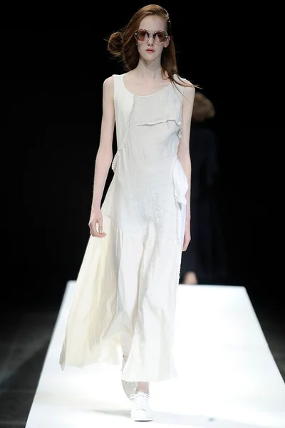 Look 10